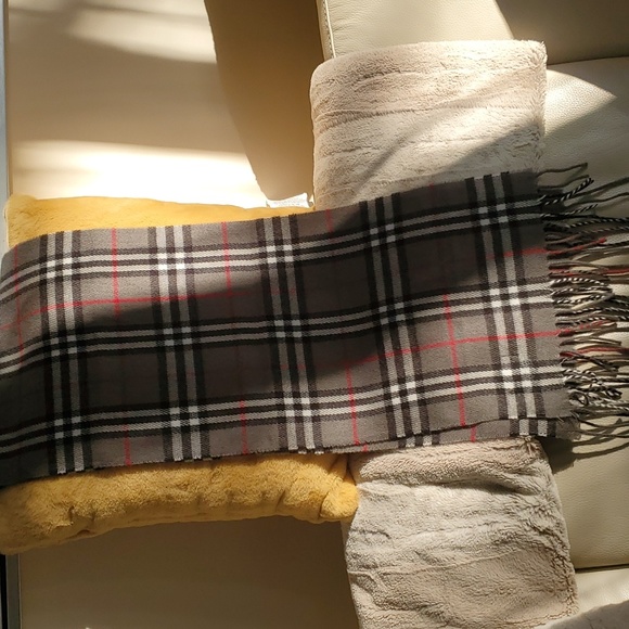 BURBERRY SCARF - Picture 4 of 4
